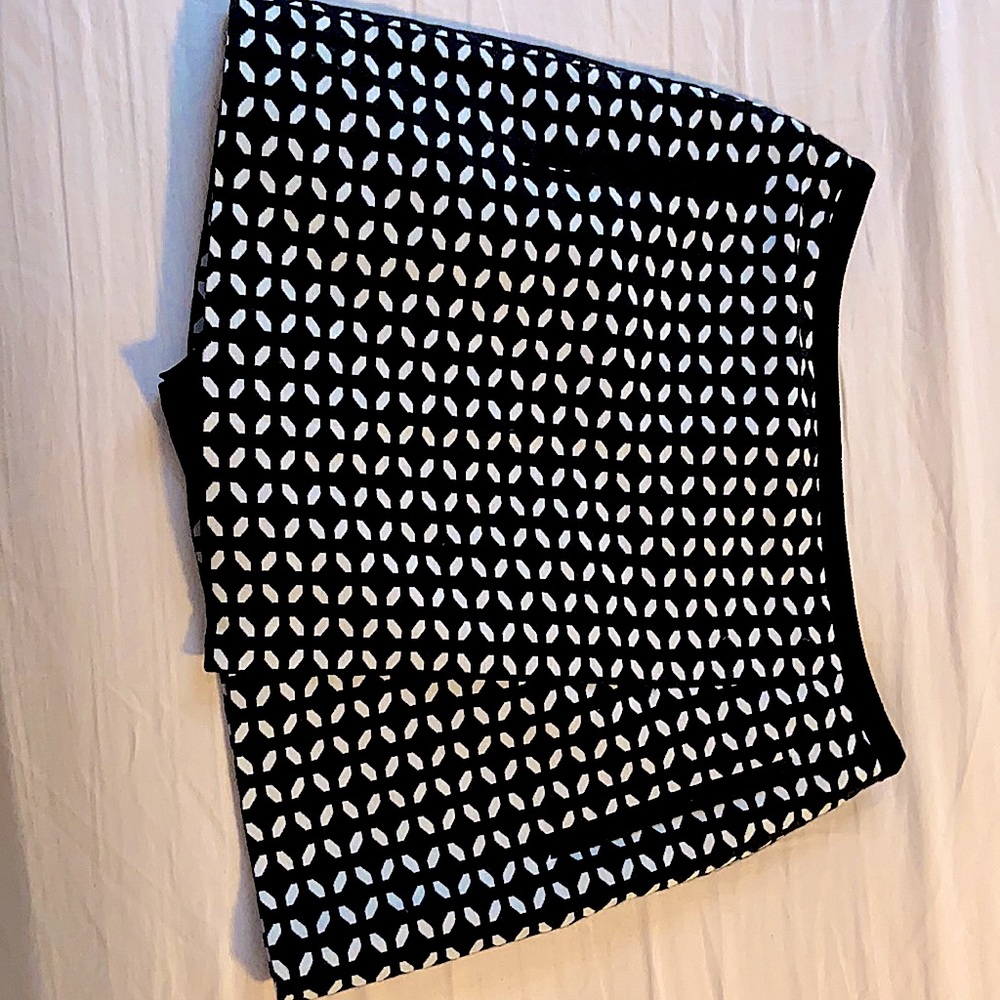 Olive des Olive black and white skirt